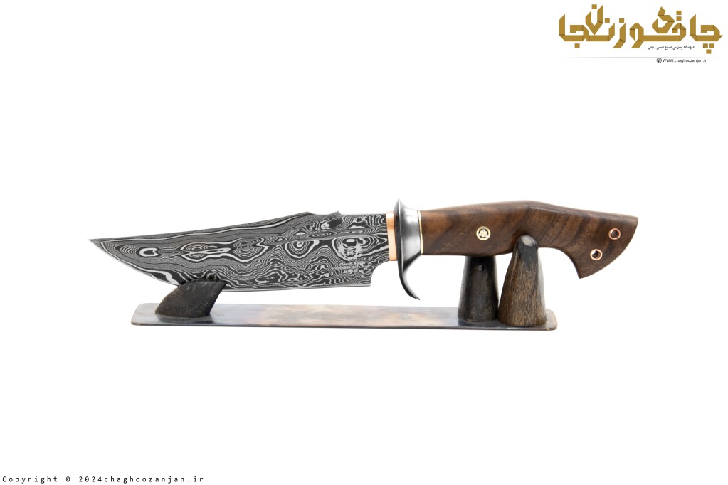 چاقوی کلکسیونی و نسخه خاص پنجه‌سیاه با تیغه فولاد داماس و استند دستساز